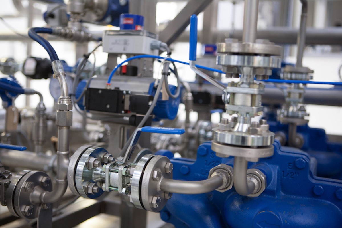 Sistema de válvulas y tuberías de vapor industrial SEPIIMA