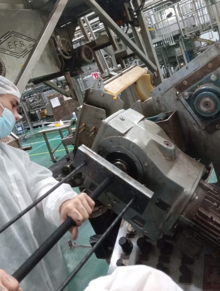 Mantenimiento a motor industrial realizado por SEPIIMA